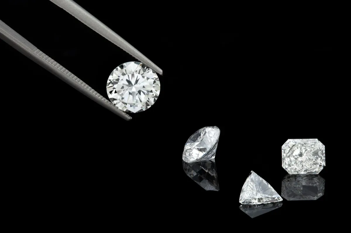 Diamenty i biżuteria — przykład przedmiotów przyjmowanych pod zastaw